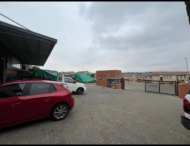 1,485M² WAREHOUSE TO LET IN LASER PARK